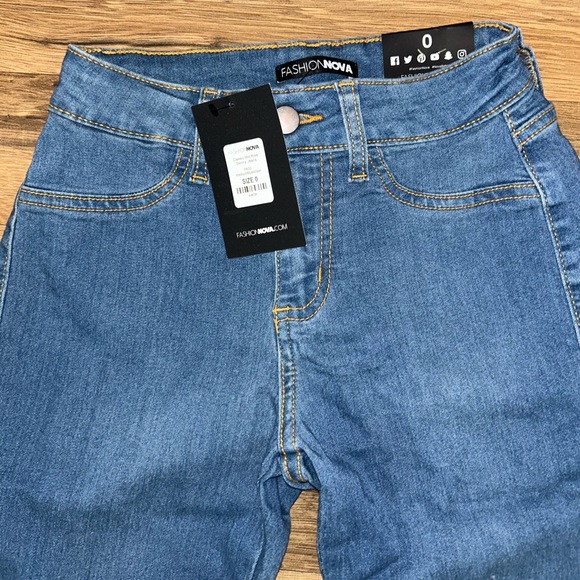 Fashion Nova high waisted jeans 0 - Picture 2 of 4